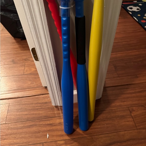 Kids Plastic Baseball Bat & Ball Set – 11-Piece Backyard Sports Kit. - Picture 11 of 11